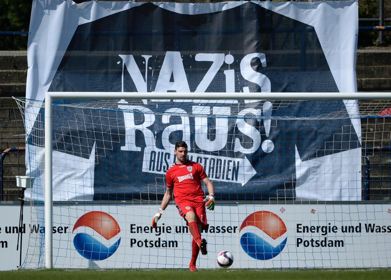 22 Personen, die gegen einen Ball treten – und warum es doch so viel mehr ist.